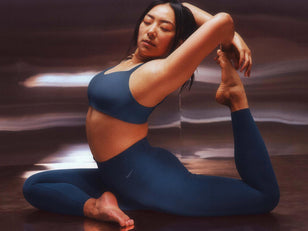Alo Yoga Printed Goddess Yoga Leggings at YogaOutlet.com