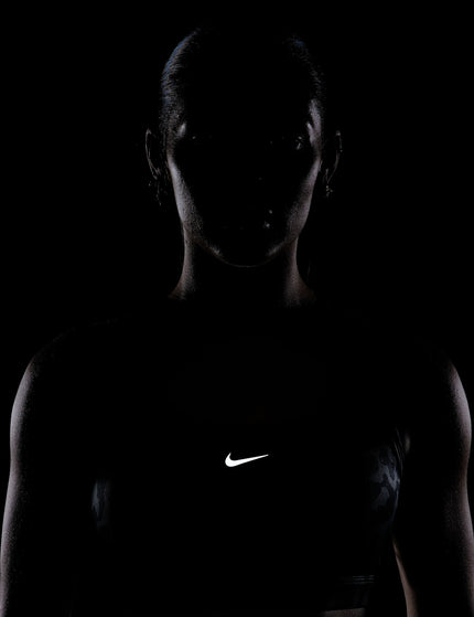 Nike Swoosh Medium Support Printed Sports Bra - Black/Reflective Silverimages4- The Sports Edit
