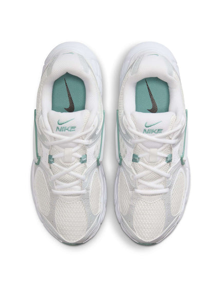 Nike V5 RNR Shoes - Summit White/Vast Grey/Cannon/Whiteimages4- The Sports Edit