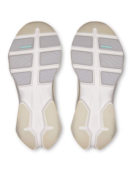 ON Running Cloudpulse 2 - Whiteimages5- The Sports Edit